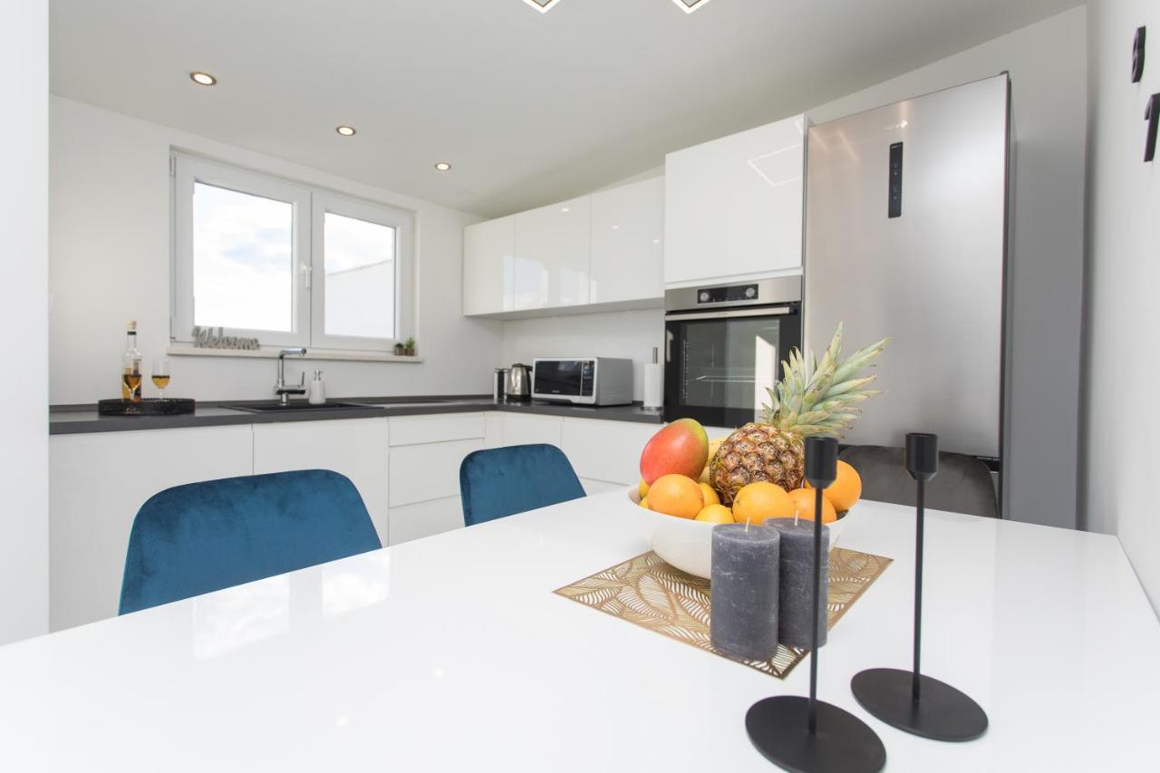 Apartment Gold โปดสตรานา ภายนอก รูปภาพ