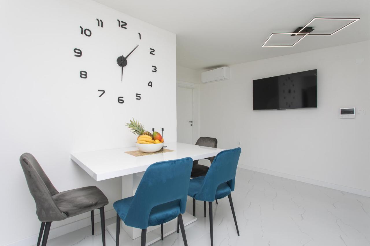 Apartment Gold โปดสตรานา ภายนอก รูปภาพ
