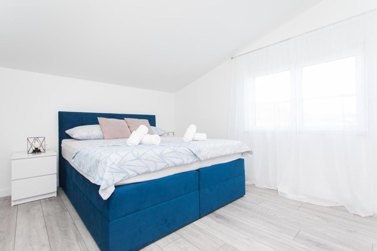 Apartment Gold โปดสตรานา ภายนอก รูปภาพ